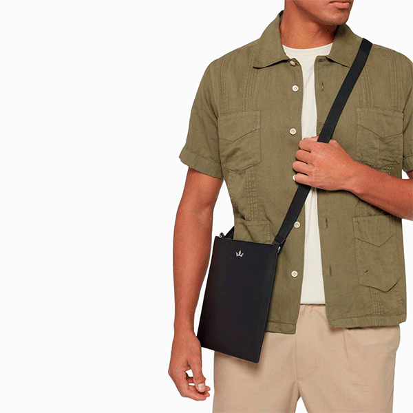 DISCOVER THE NEW AWARD FLAT MESSENGER BAG