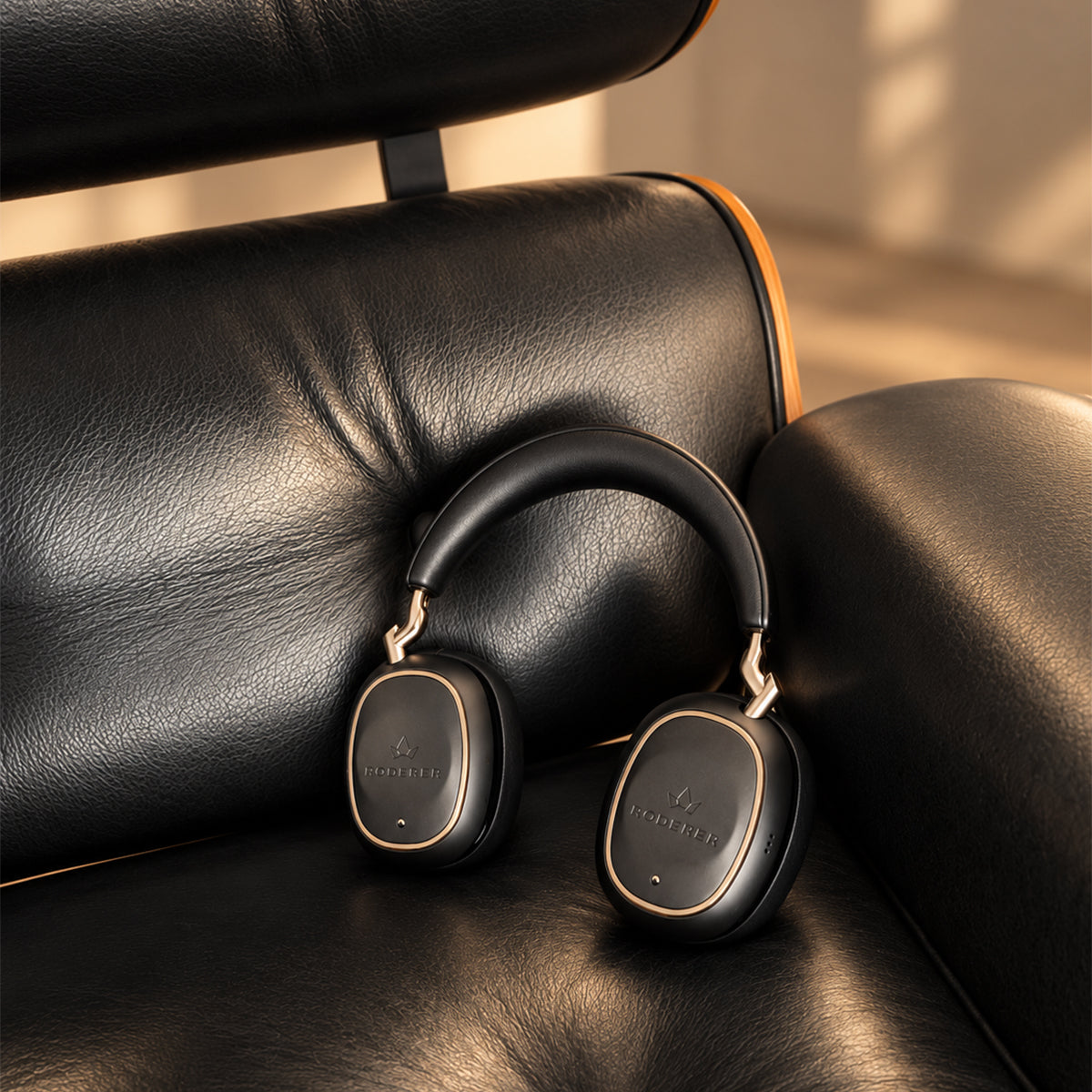 OPUS HEADPHONES • Wireless noise-cancelling headphones
