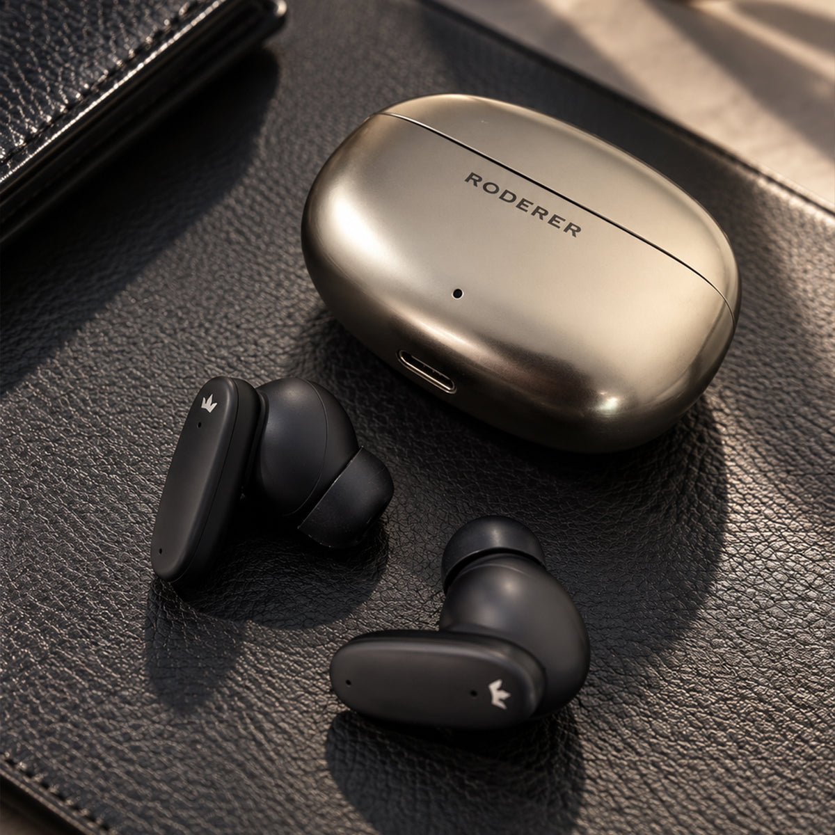 VOX EARPHONES • Wireless noise-cancelling earphones